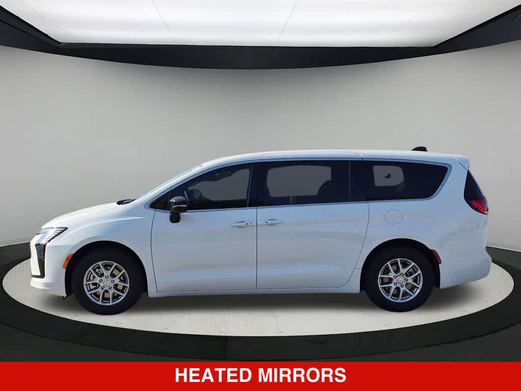New 2027 Chrysler Pacifica Select FWD image 3