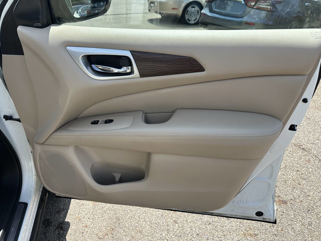 Used 2018 Nissan Pathfinder Platinum image 24