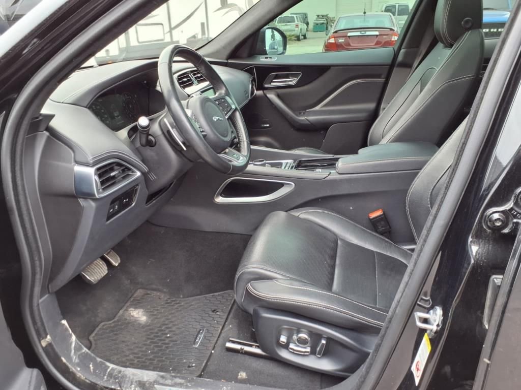 Used 2019 Jaguar F-PACE R-Sport image 10
