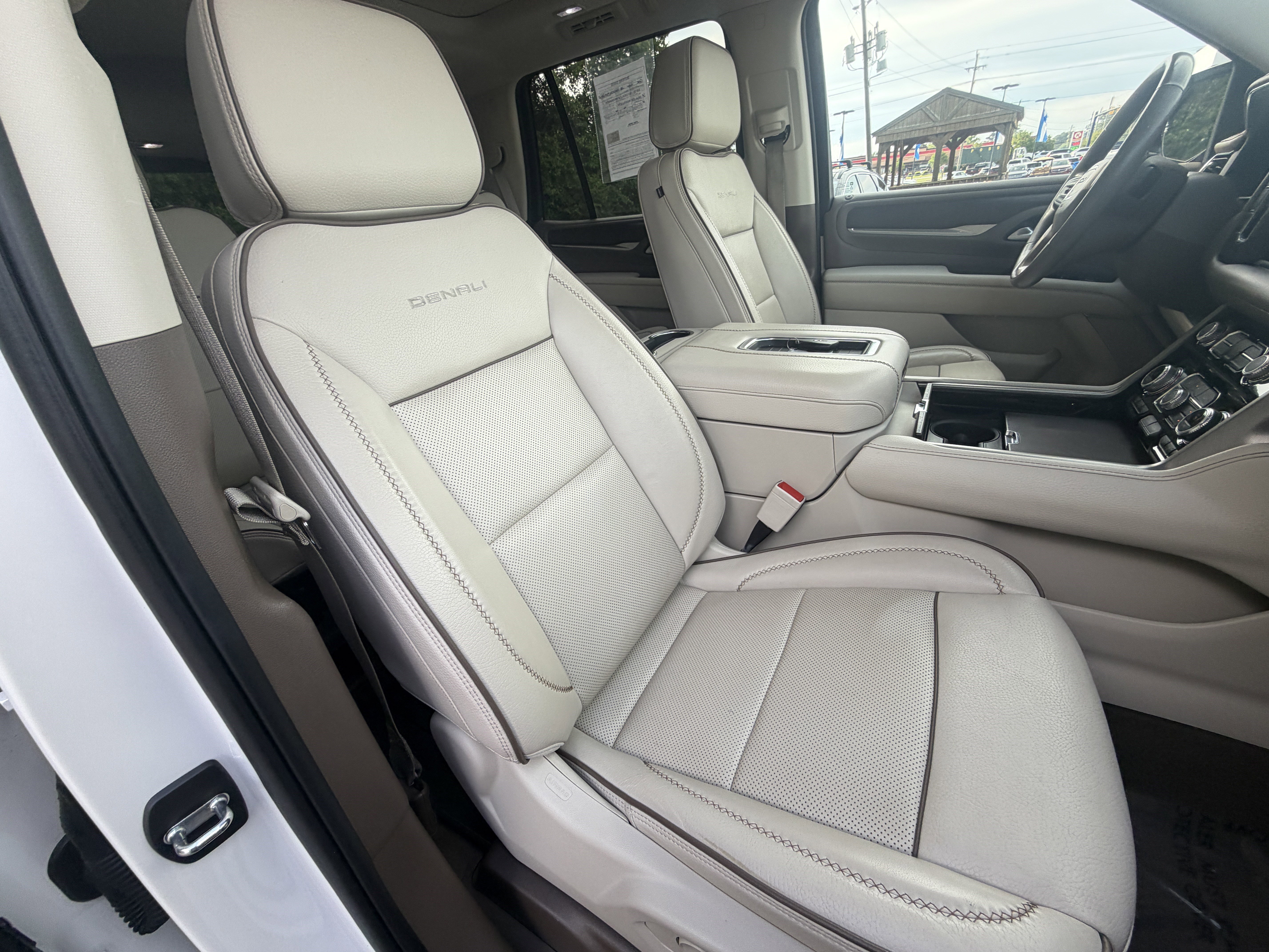 Used 2022 GMC Yukon Denali AWD/4WD image 19