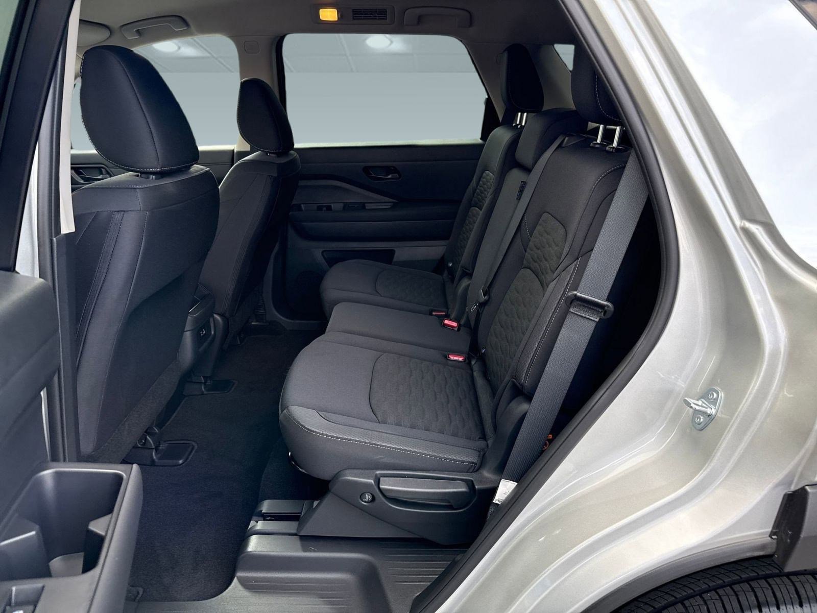 Certified 2025 Nissan Pathfinder S image 13