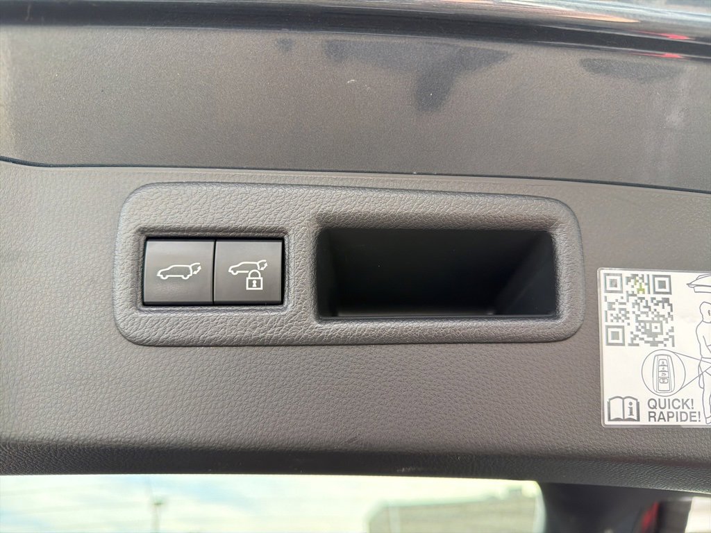 Used 2023 Toyota Venza XLE image 9