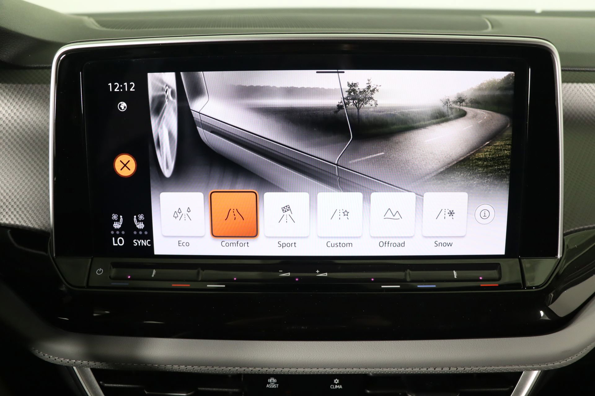 Used 2025 Volkswagen Atlas Peak Edition SE image 9