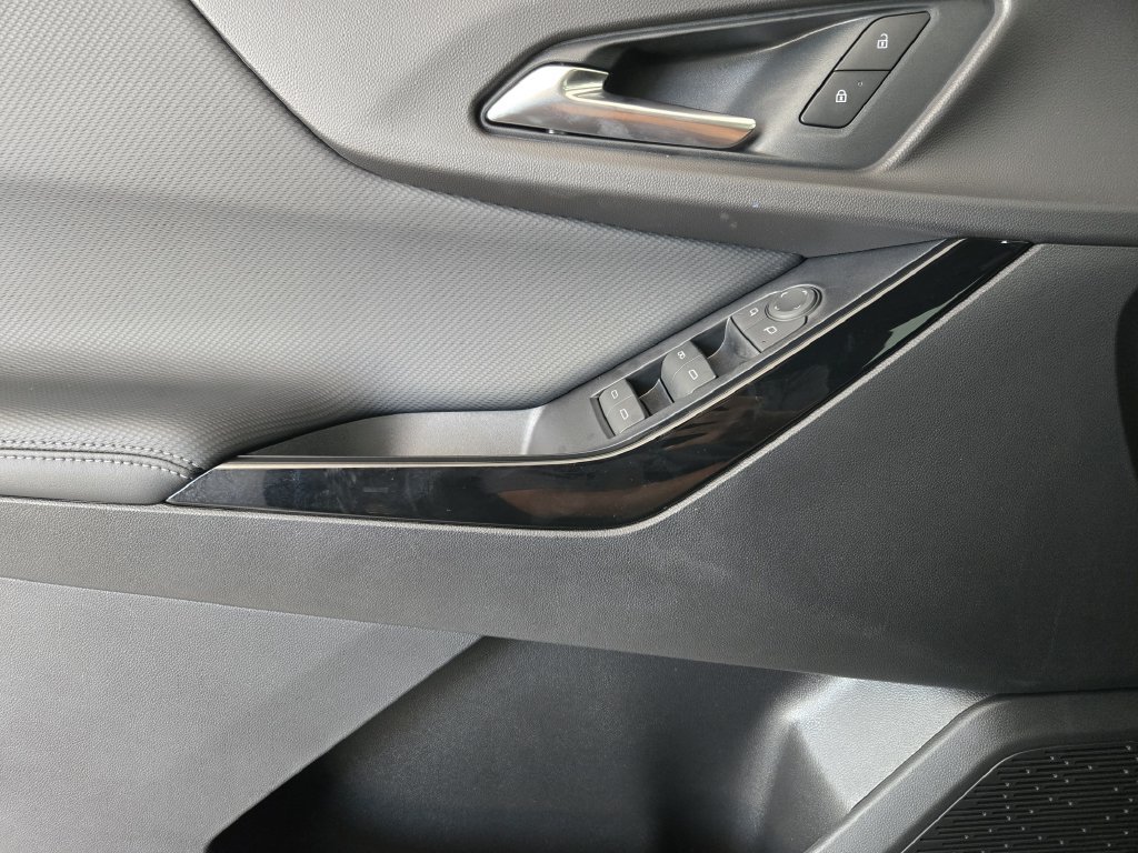 New 2027 Chevrolet Equinox LT w/ Midnight Edition FWD image 24