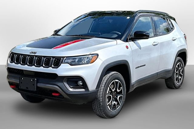 Used 2025 Jeep Compass Trailhawk AWD/4WD image 3