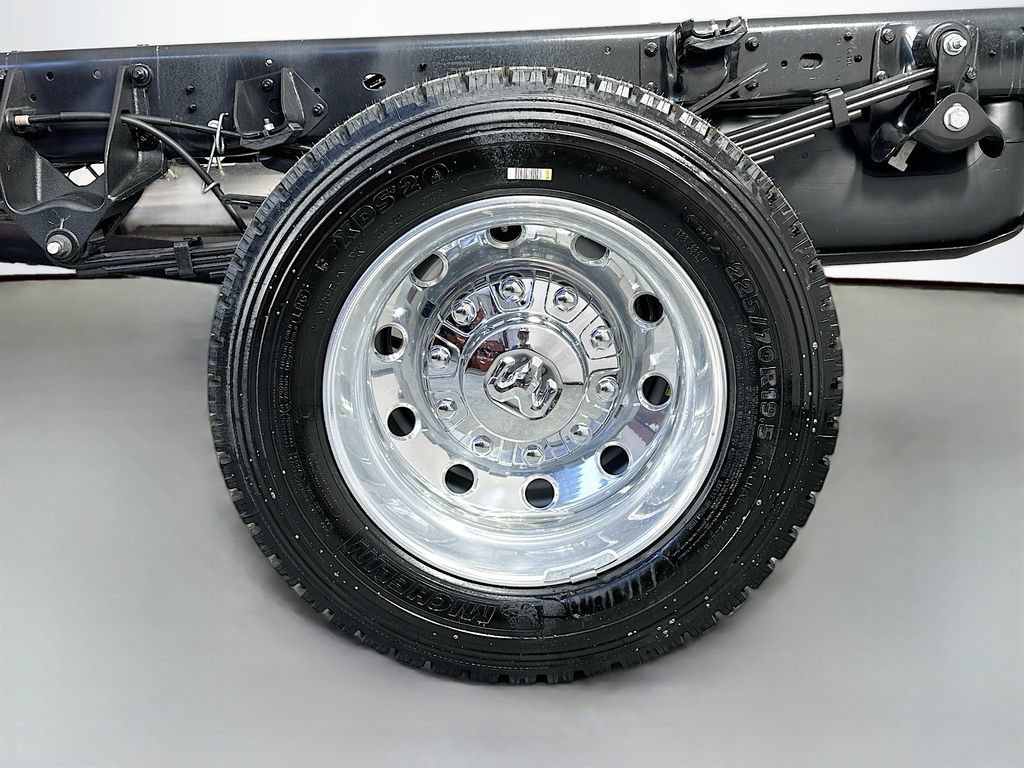 New 2026 RAM 4500 4x4 Crew Cab DRW w/ Laramie Trim Package image 16