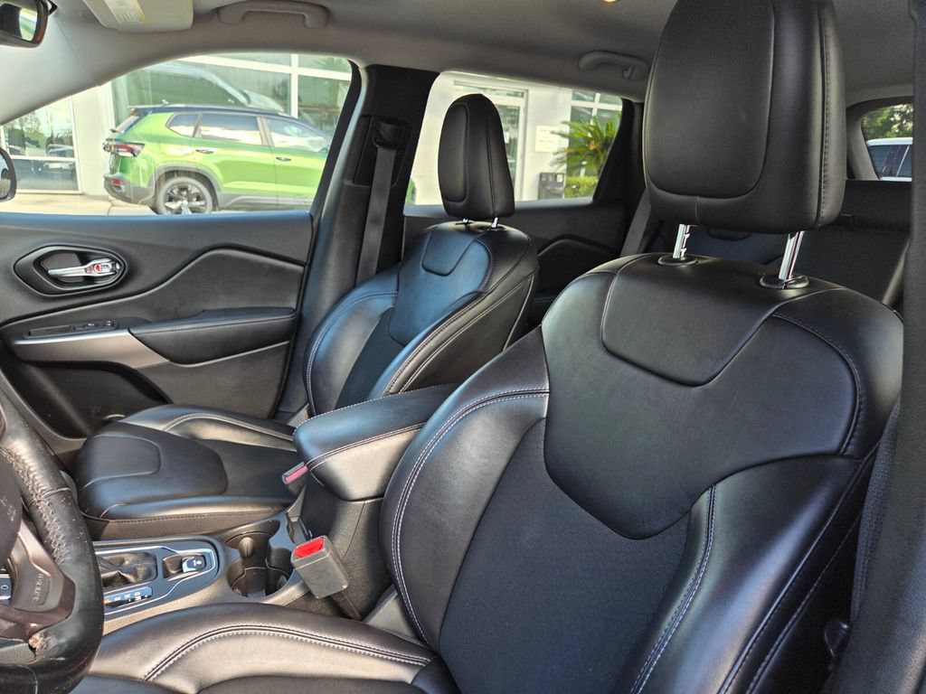 Used 2021 Jeep Cherokee Latitude Plus FWD image 11