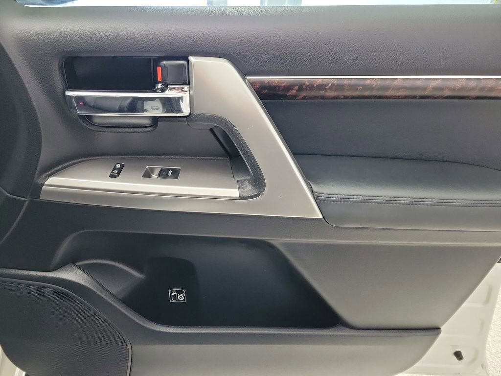 Used 2014 Toyota Land Cruiser image 22