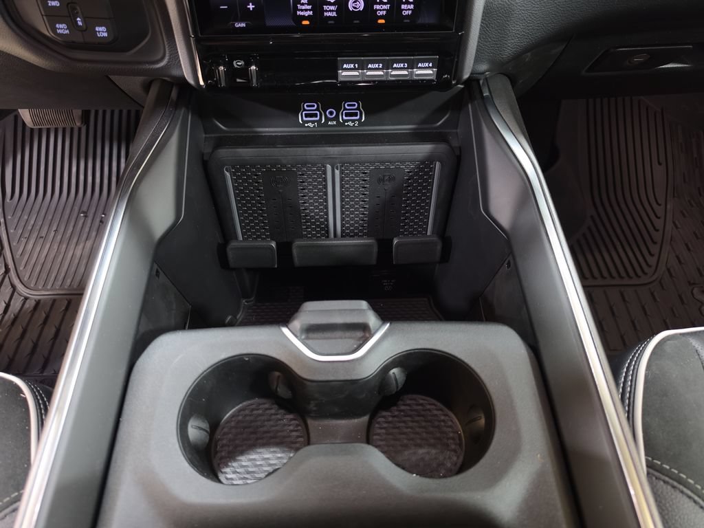 New 2026 RAM 2500 Laramie AWD/4WD image 18