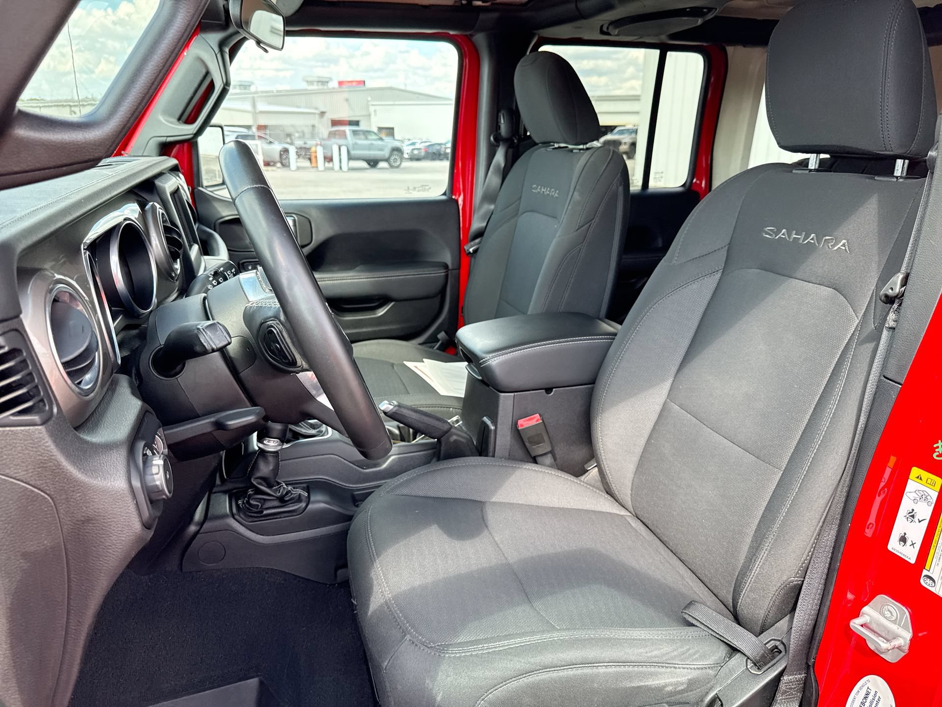 Used 2018 Jeep Wrangler Unlimited Sahara w/ LED Lighting Group AWD/4WD image 13