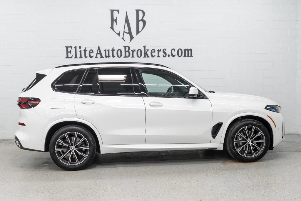 Used 2025 BMW X5 xDrive40i w/ M Sport Package w/ M Sport Package AWD/4WD image 4