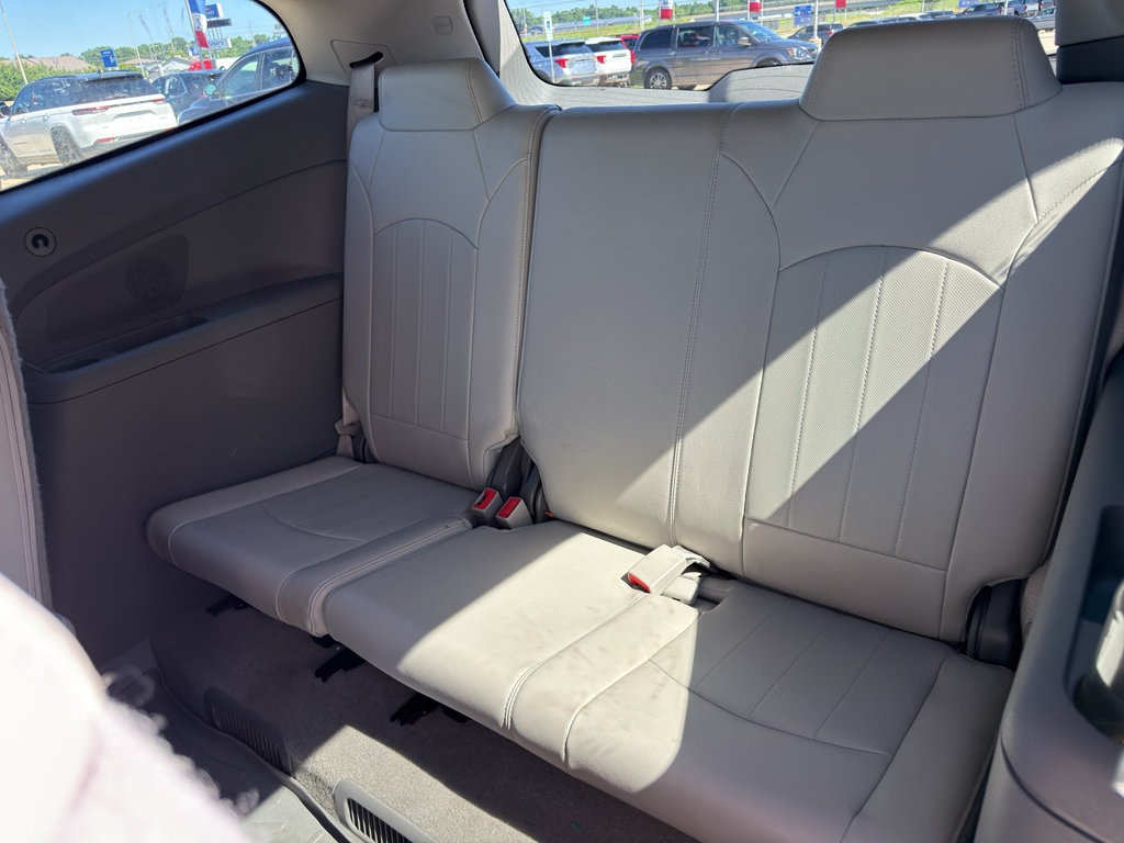 Used 2016 Chevrolet Traverse LTZ FWD image 15