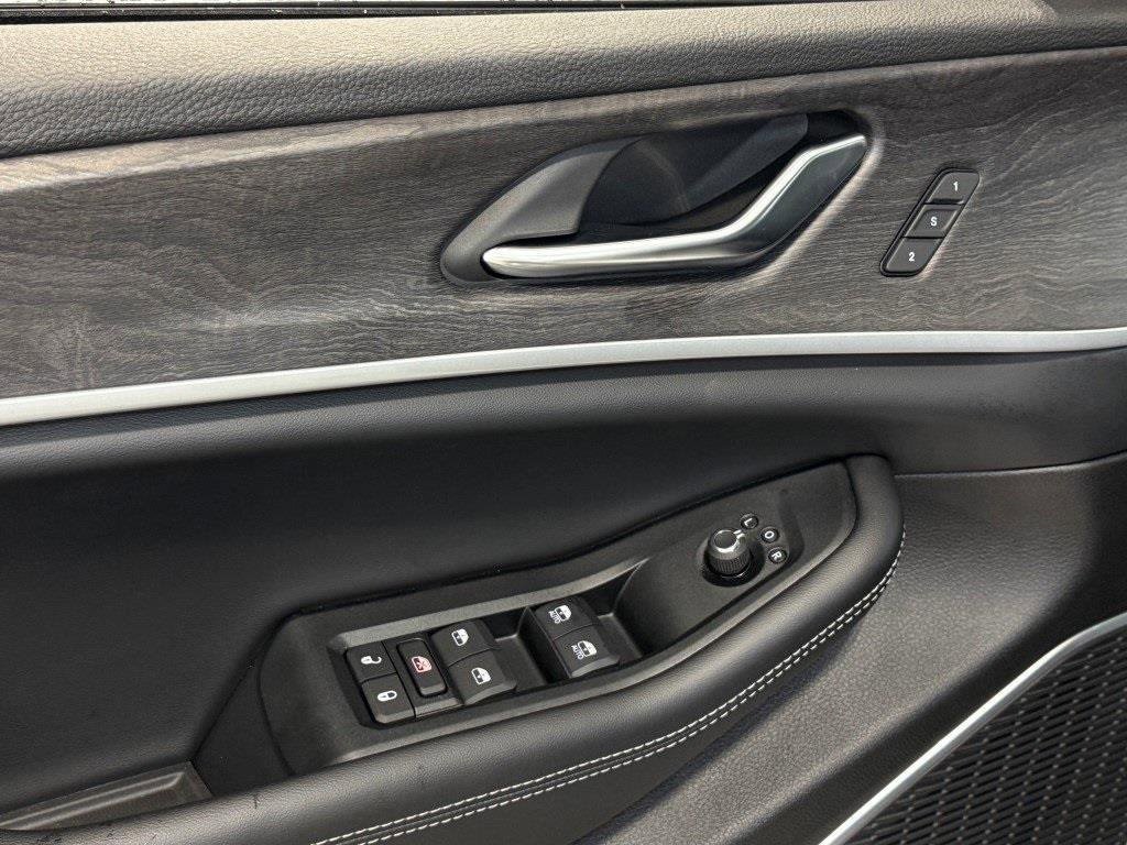 New 2025 Jeep Grand Cherokee Limited w/ Luxury Tech Group II image 17