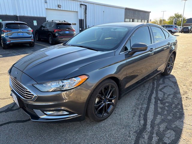 Used 2018 Ford Fusion SE w/ Equipment Group 201A FWD image 2