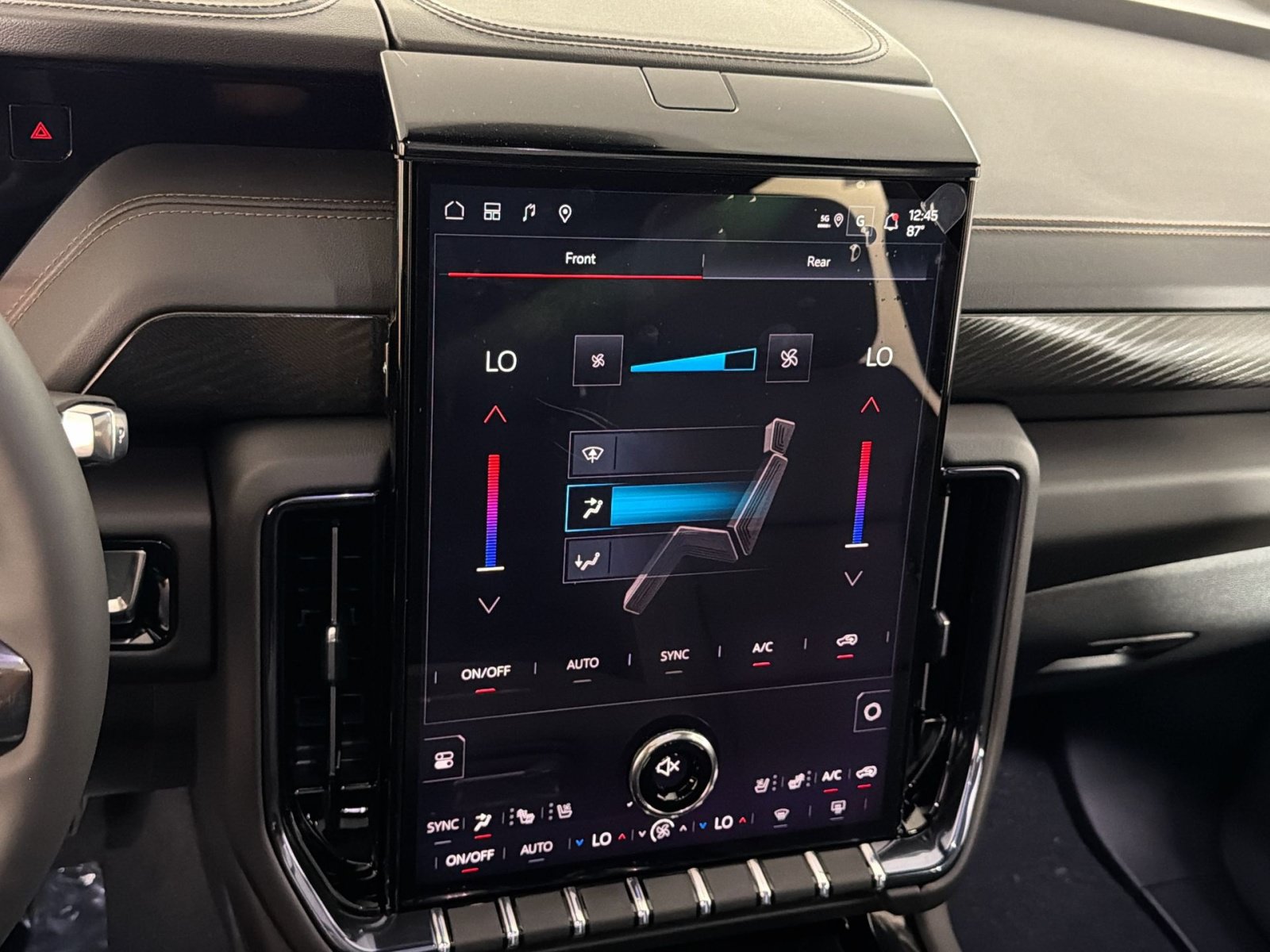 New 2026 GMC Yukon XL AT4 w/ AT4 Premium Plus Package AWD/4WD image 21