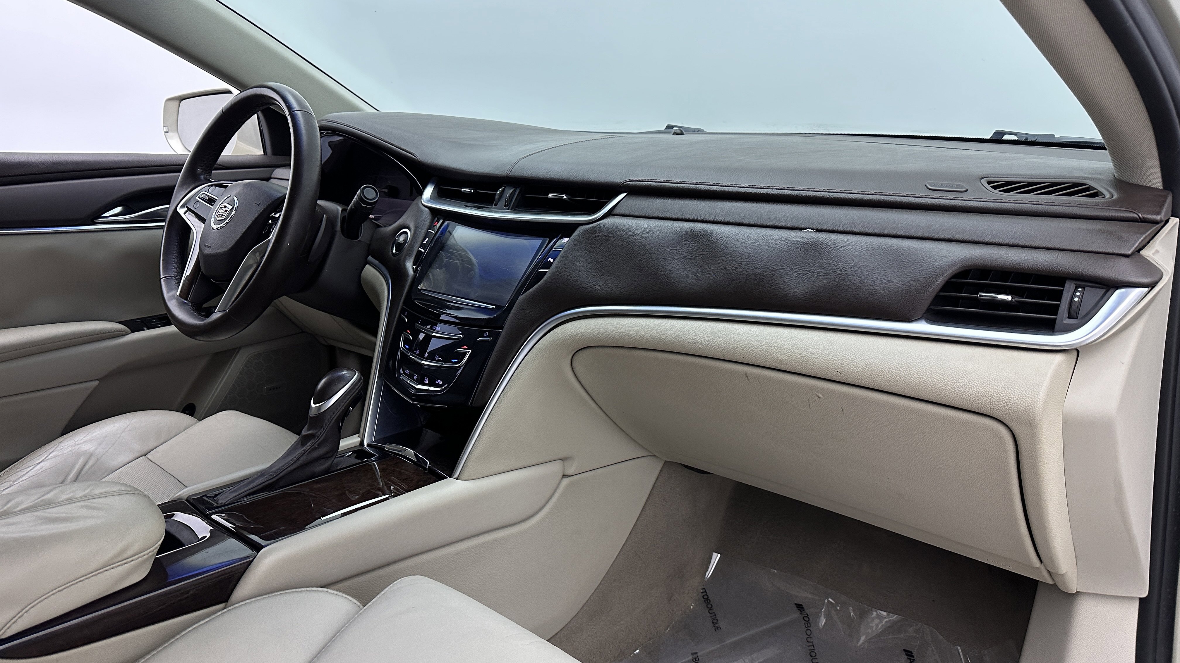 Used 2015 Cadillac XTS FWD image 31
