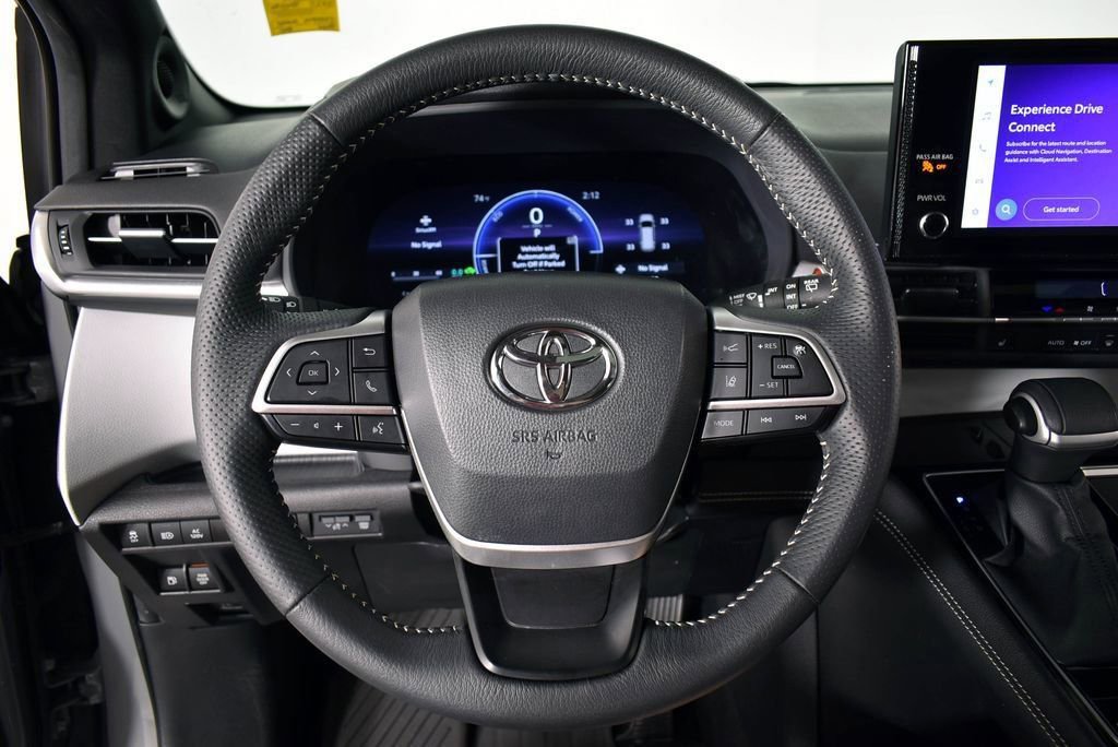 Used 2025 Toyota Sienna XSE w/ XSE Plus Package image 36