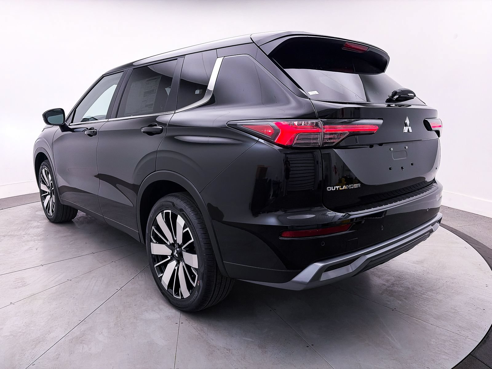 New 2026 Mitsubishi Outlander SE FWD image 4