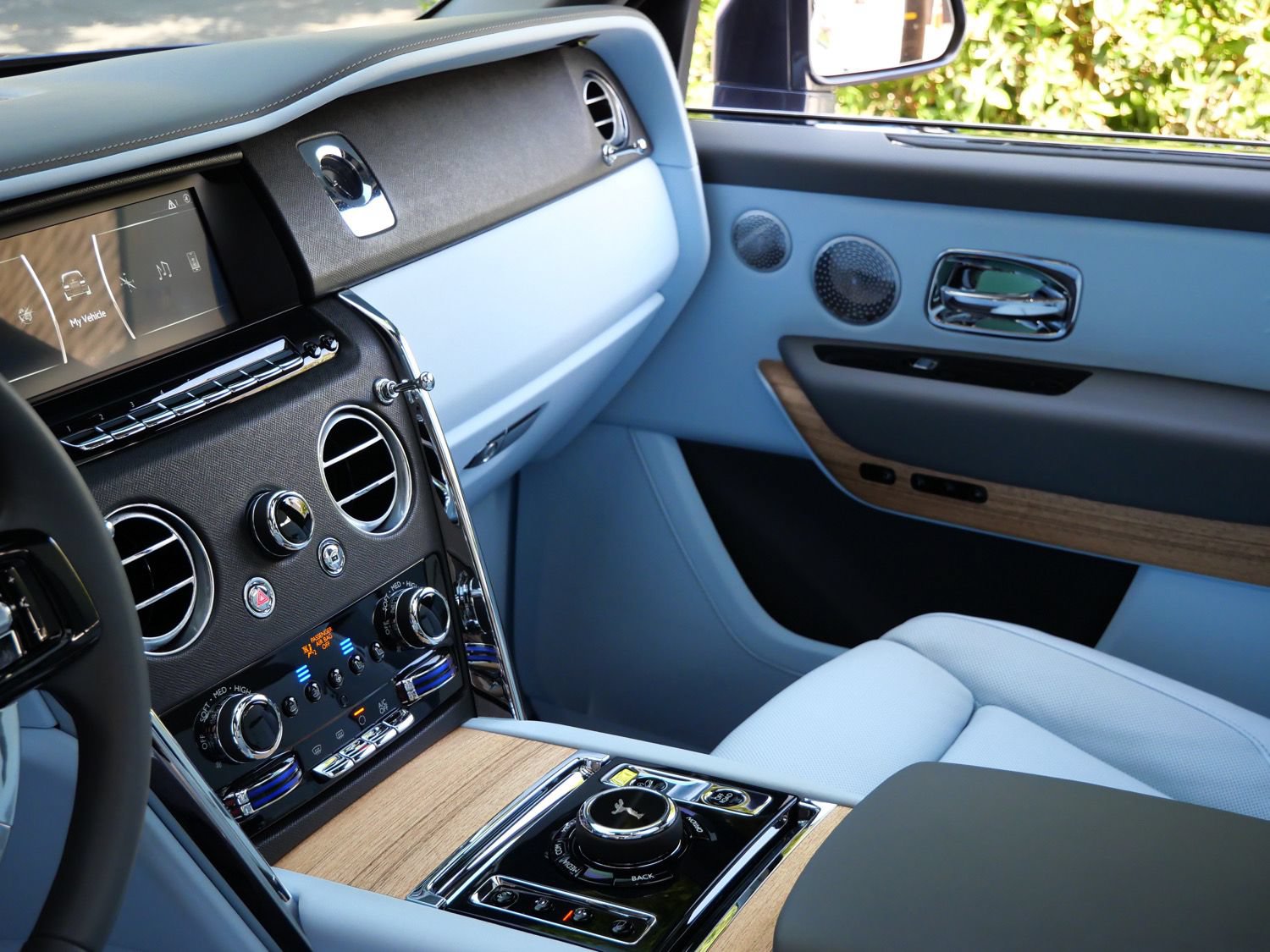 Certified 2023 Rolls-Royce Cullinan w/ Cullinan Package AWD/4WD image 25