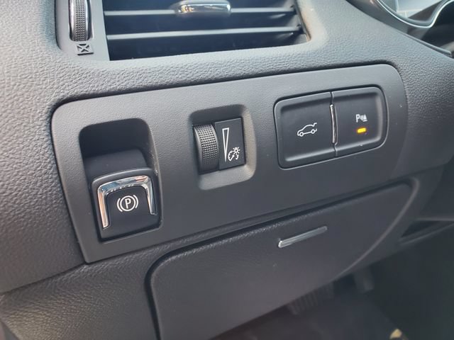 Used 2018 Chevrolet Impala Premier FWD image 24