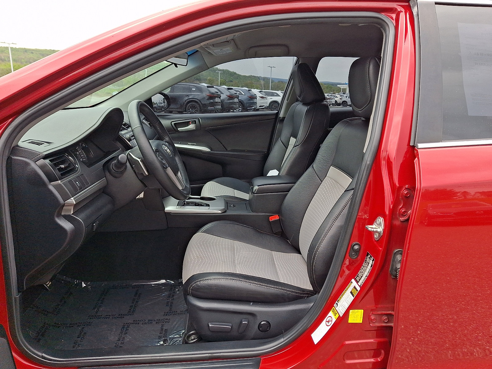 Used 2014 Toyota Camry SE FWD image 13
