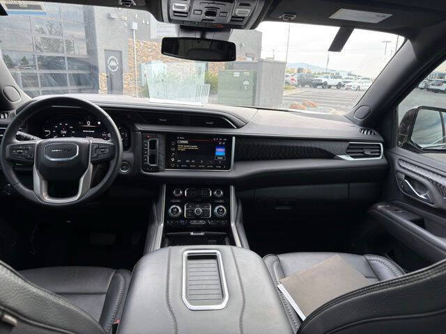 Used 2023 GMC Yukon XL Denali AWD/4WD image 12