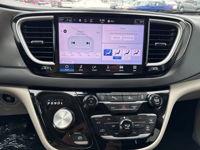 Used 2024 Chrysler Pacifica Touring-L FWD image 6