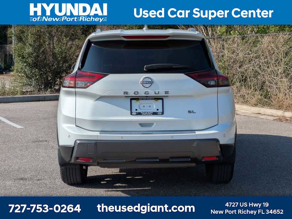 Used 2025 Nissan Rogue SL image 4