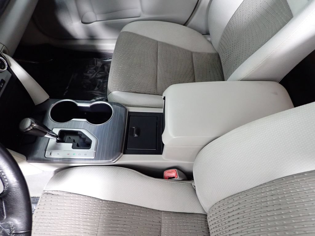 Used 2012 Toyota Camry XLE FWD image 33