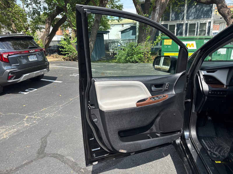 Used 2018 Toyota Sienna Limited Premium AWD/4WD image 10