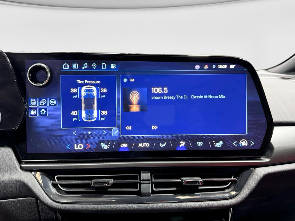 Used 2024 Chevrolet Equinox EV RS FWD image 12
