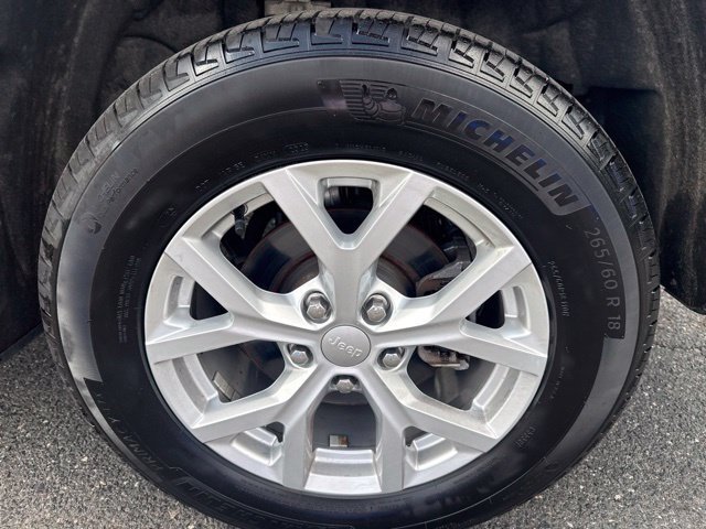 Used 2023 Jeep Grand Cherokee Limited AWD/4WD image 7
