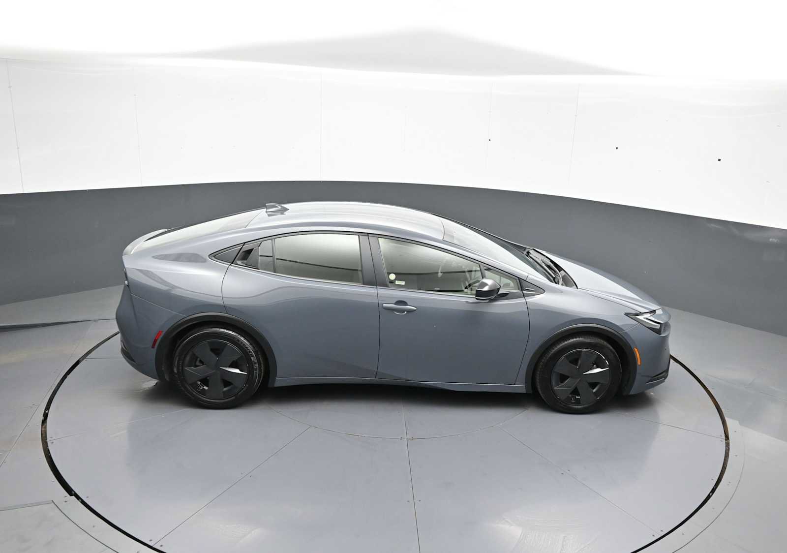 Certified 2025 Toyota Prius LE FWD image 36