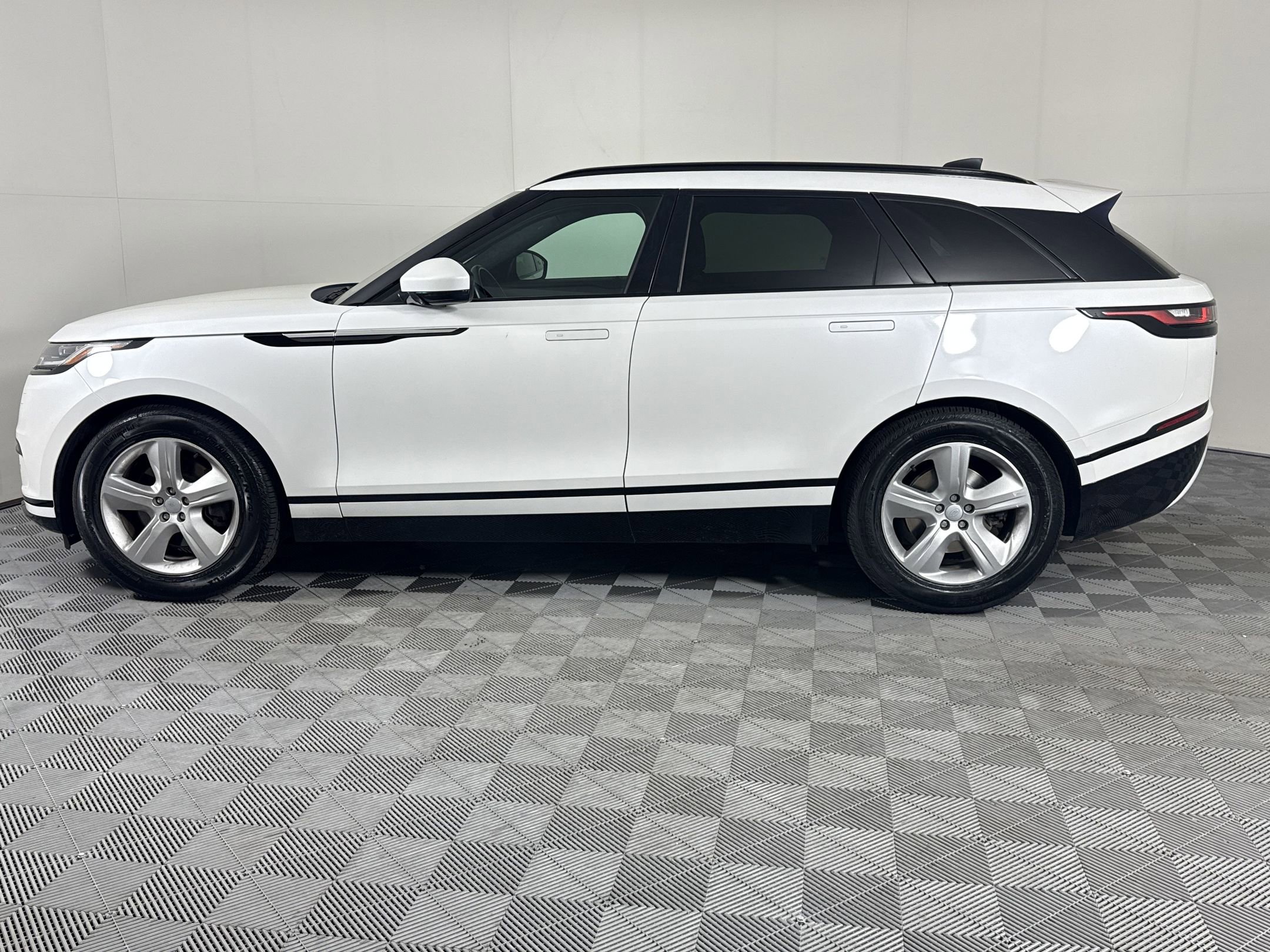 Certified 2023 Land Rover Range Rover Velar S image 2