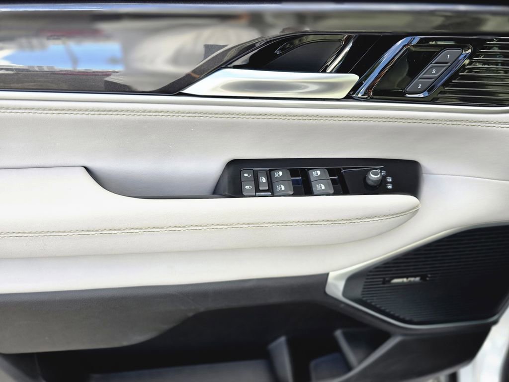 Used 2024 Jeep Wagoneer 2WD image 18