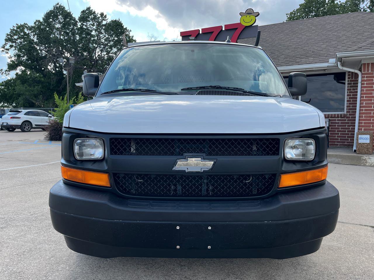 Used 2017 Chevrolet Express 2500 image 2