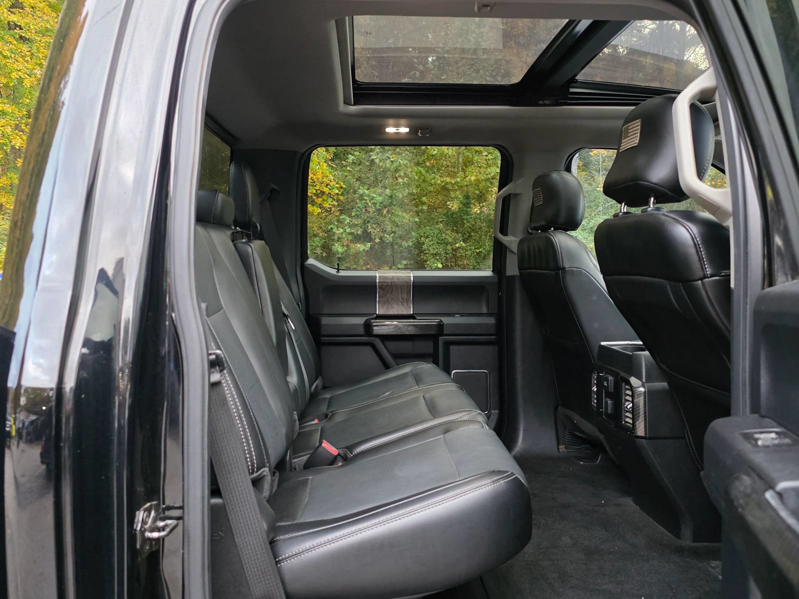 Used 2017 Ford F250 Lariat w/ Lariat Ultimate Package AWD/4WD image 32
