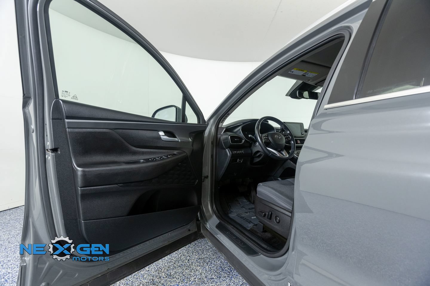 Used 2022 Hyundai Santa Fe SEL w/ Convenience Package FWD image 9