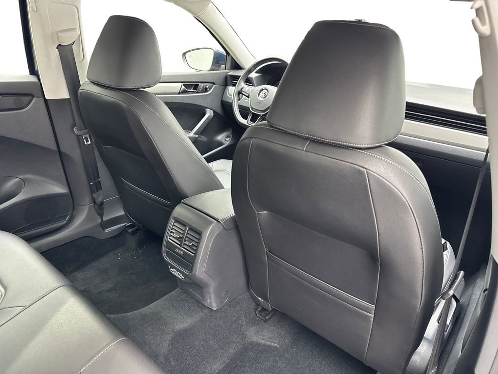 Used 2022 Volkswagen Passat 2.0T SE FWD image 39