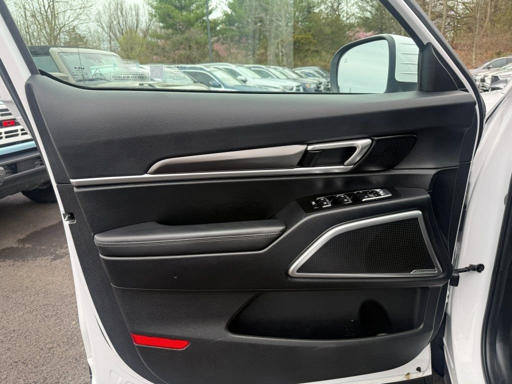 Used 2025 Kia Telluride LX image 8