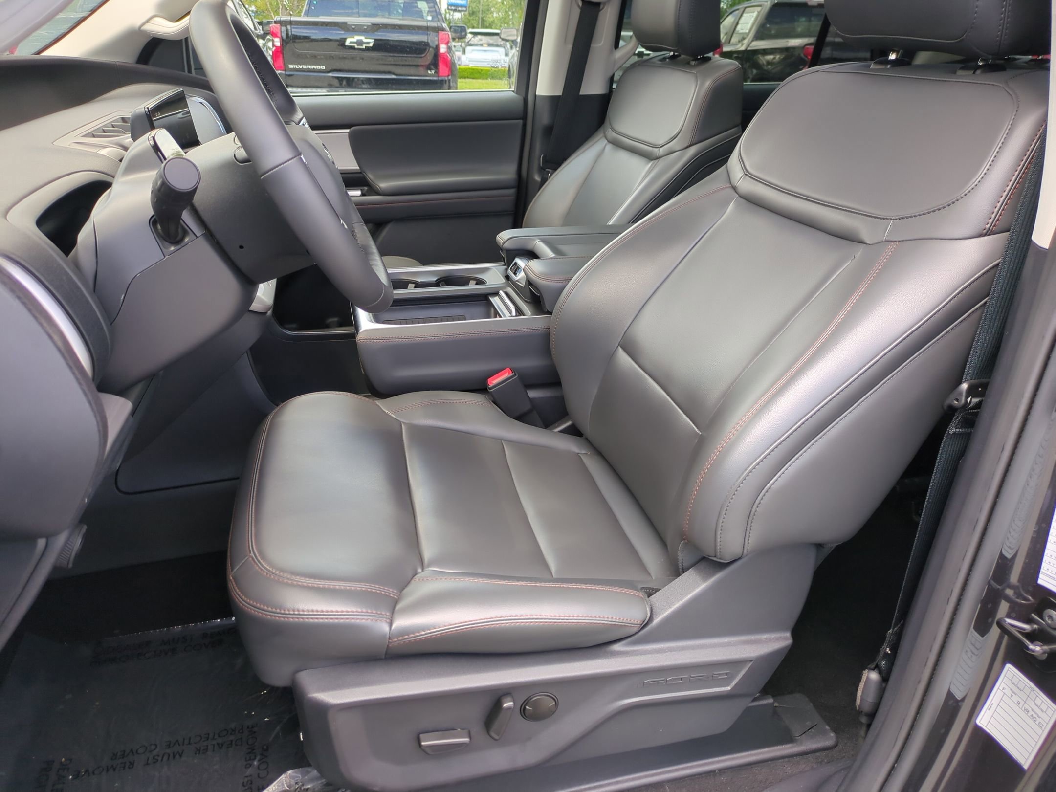 Used 2025 Ford Expedition Active AWD/4WD image 16