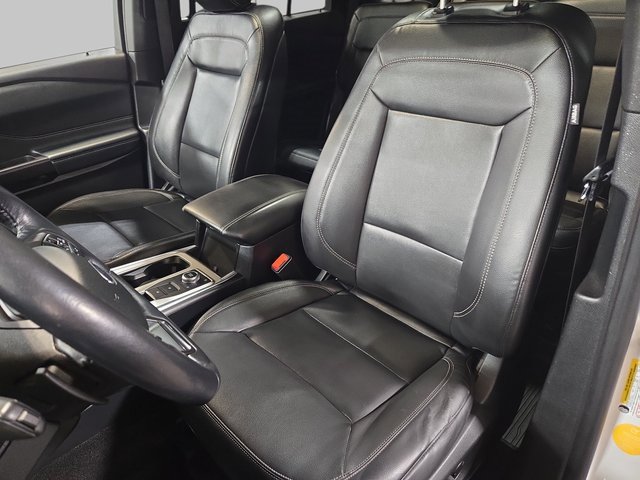 Used 2020 Ford Explorer XLT w/ Equipment Group 202A image 18