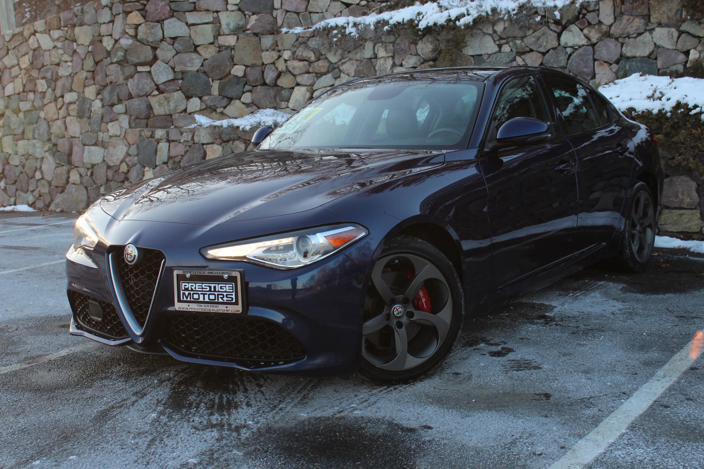 Used 2017 Alfa Romeo Giulia Sedan 4D image 2