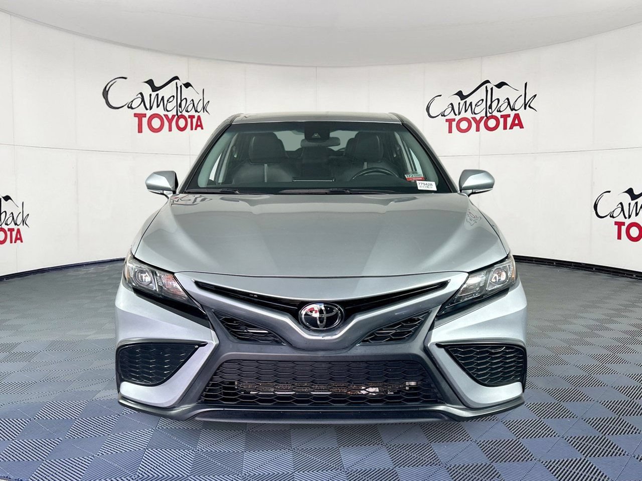 Used 2024 Toyota Camry SE FWD image 2