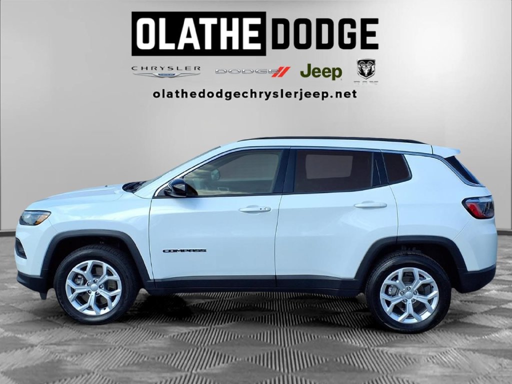 Used 2024 Jeep Compass Latitude AWD/4WD image 28