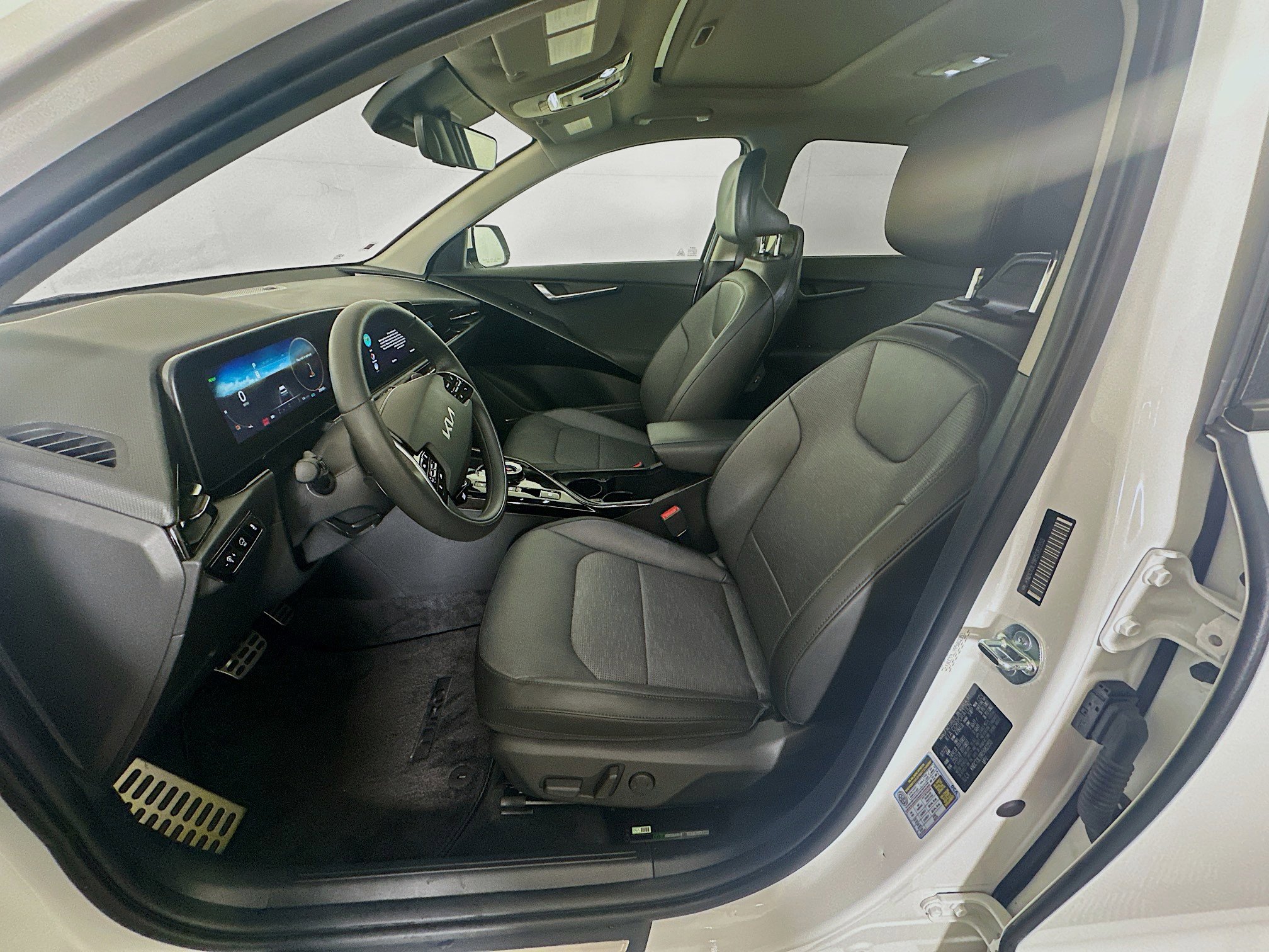 Used 2024 Kia Niro Wave w/ Wave Preserve Package image 13