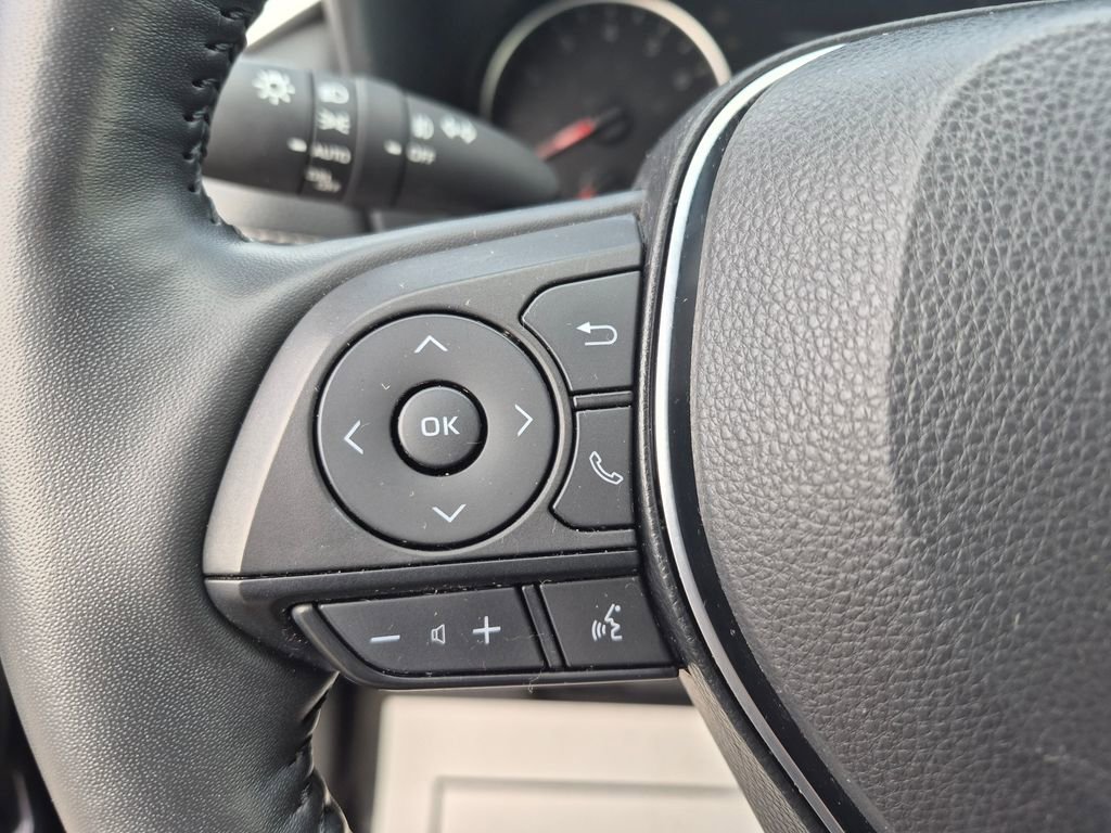 Used 2021 Toyota RAV4 XLE Premium image 15