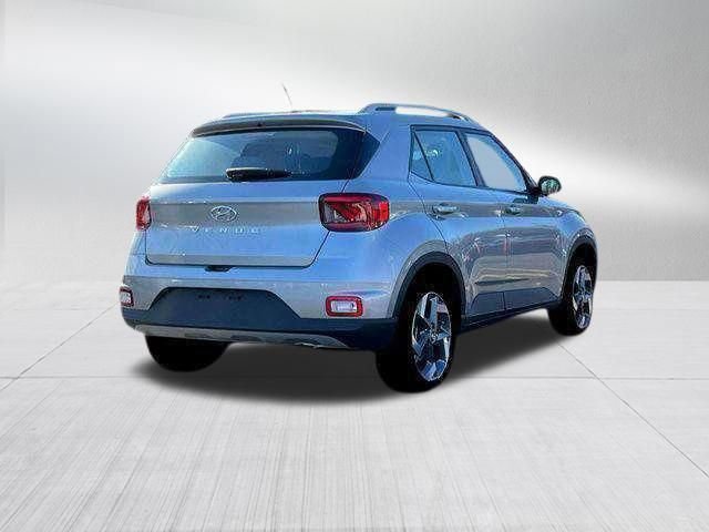 New 2025 Hyundai Venue SEL image 16