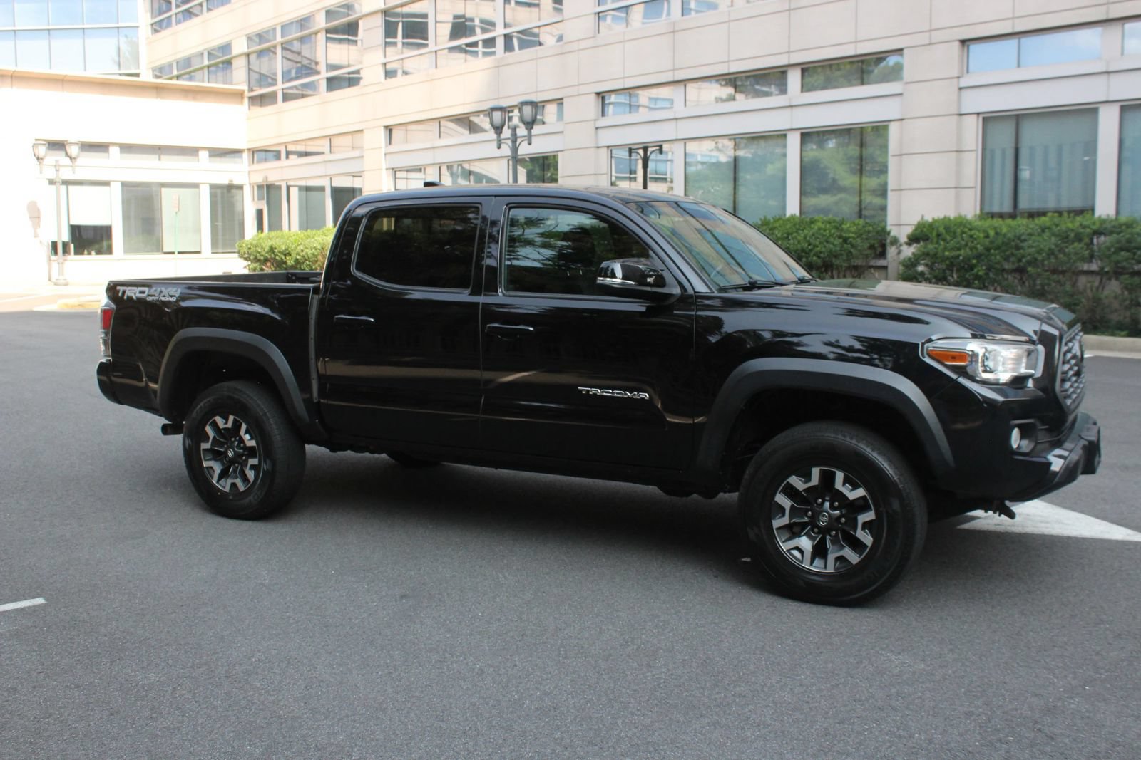 Used 2021 Toyota Tacoma TRD Off-Road w/ Technology Package AWD/4WD image 2