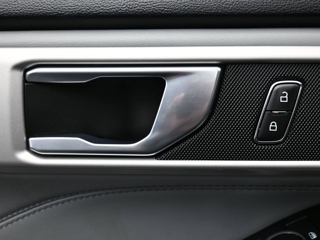 Used 2022 Ford Explorer XLT w/ Equipment Group 202A image 14